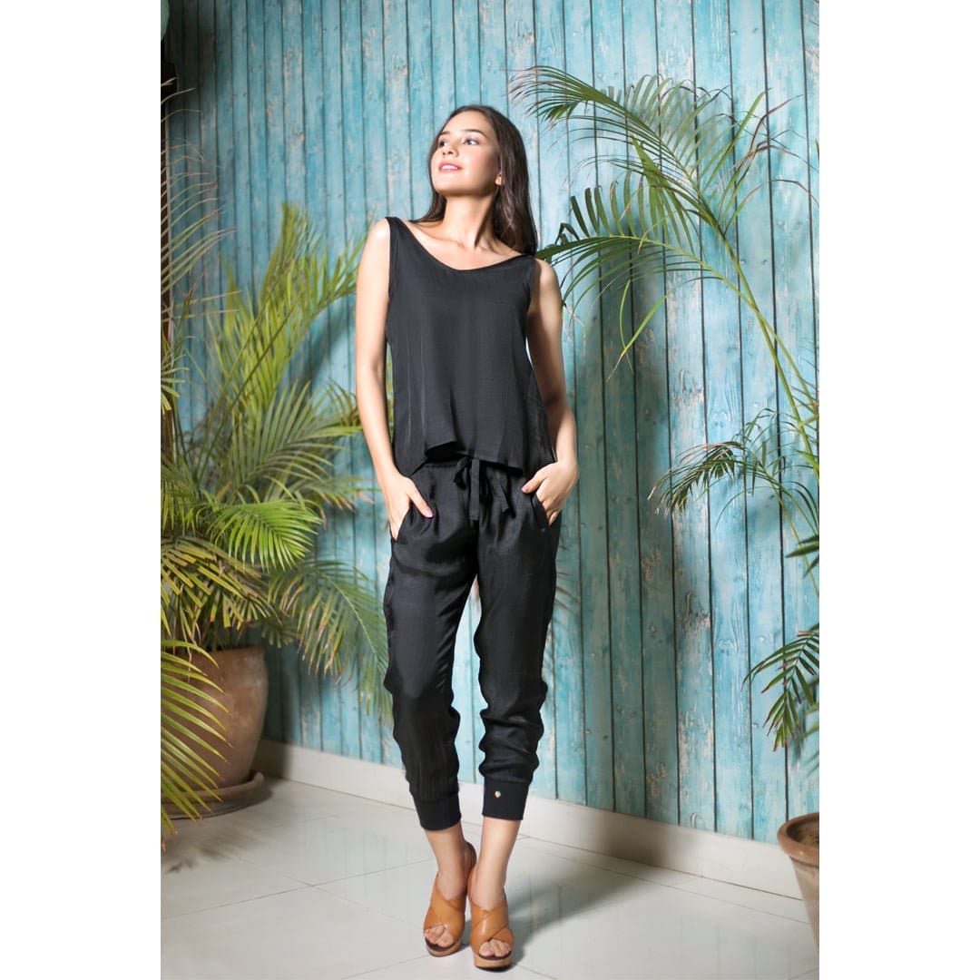 Sleeveless Tank Top in Black - Deen & Keenu