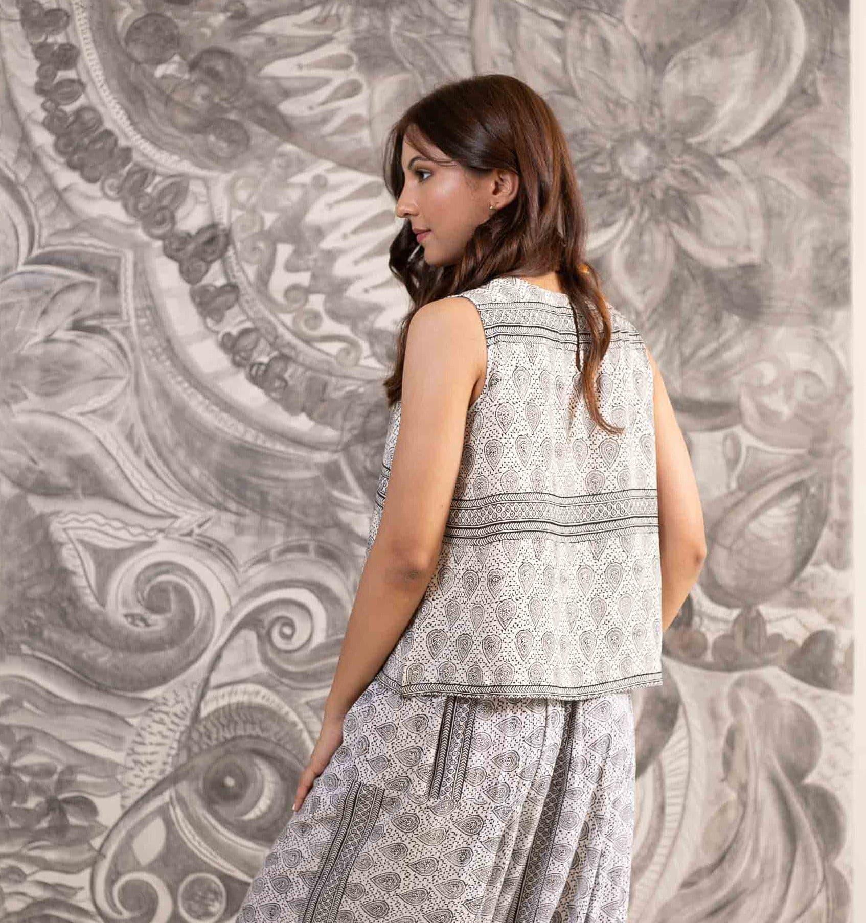 Sleeveless Top in Paisley Print - Deen & Keenu